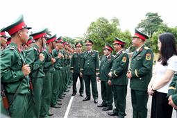 Thiếu tướng Trương Mạnh Dũng dự Lễ Tuyên thệ chiến sĩ mới 2025 tại Trung đoàn 12